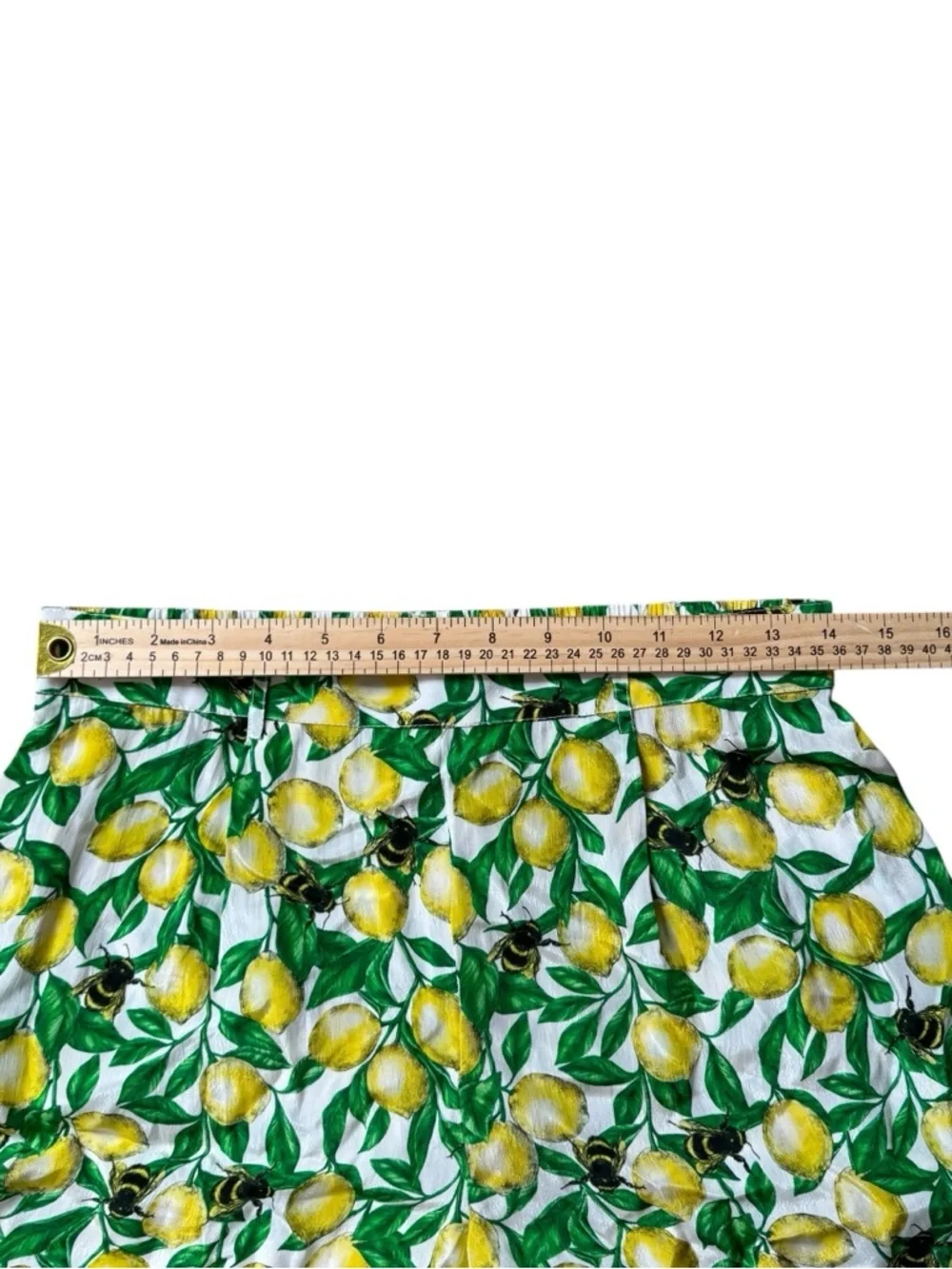 TAJ by Sabrina Crippa Lemon & Bee Print Shorts size M